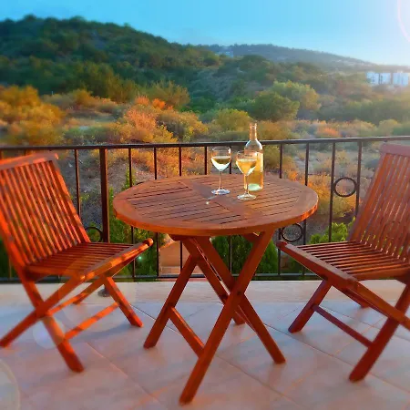 The Forest Golf Penthouse With Real Mountain&seaviews アパート Ayios Amvrosios